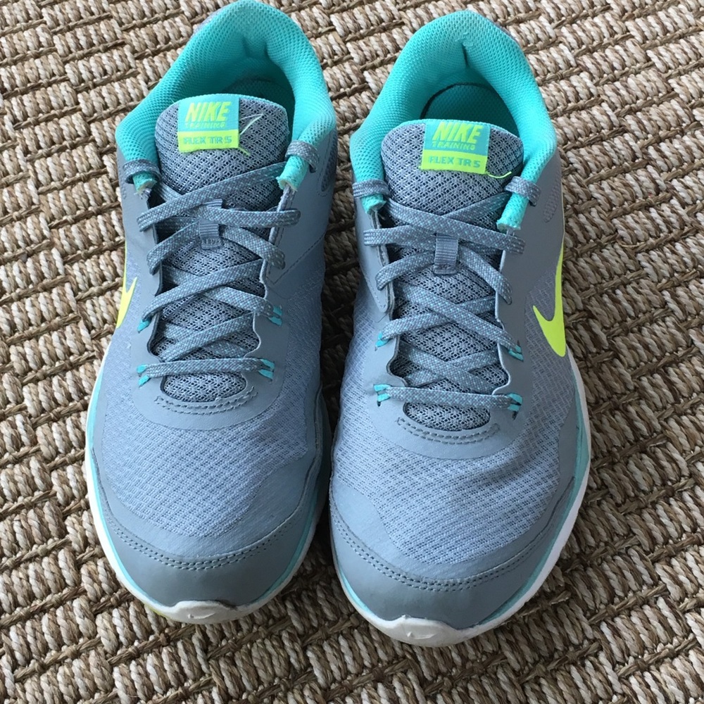 NIKE Flex TR5 Size 8